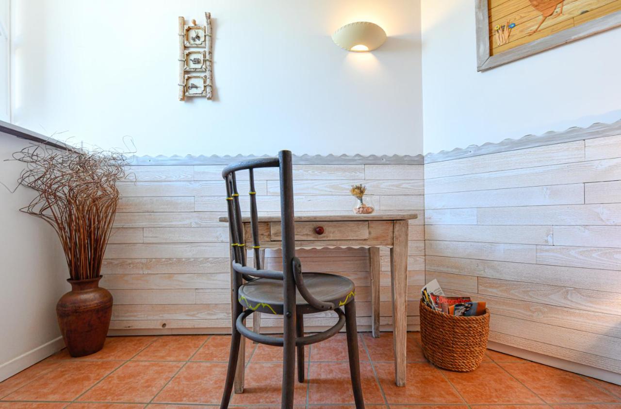 La Ferme Dague Bed & Breakfast Lasseube ภายนอก รูปภาพ